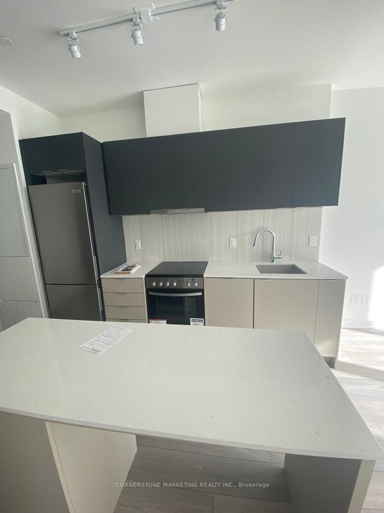 8 Tippett Rd, #1607
