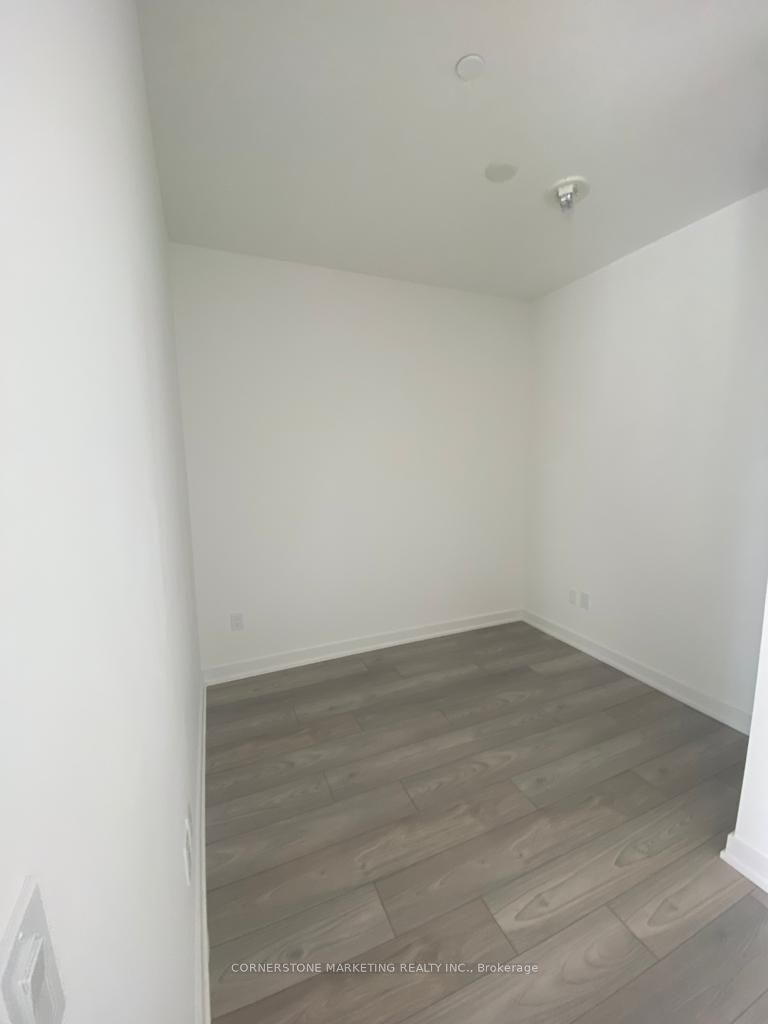 8 Tippett Rd, #1607
