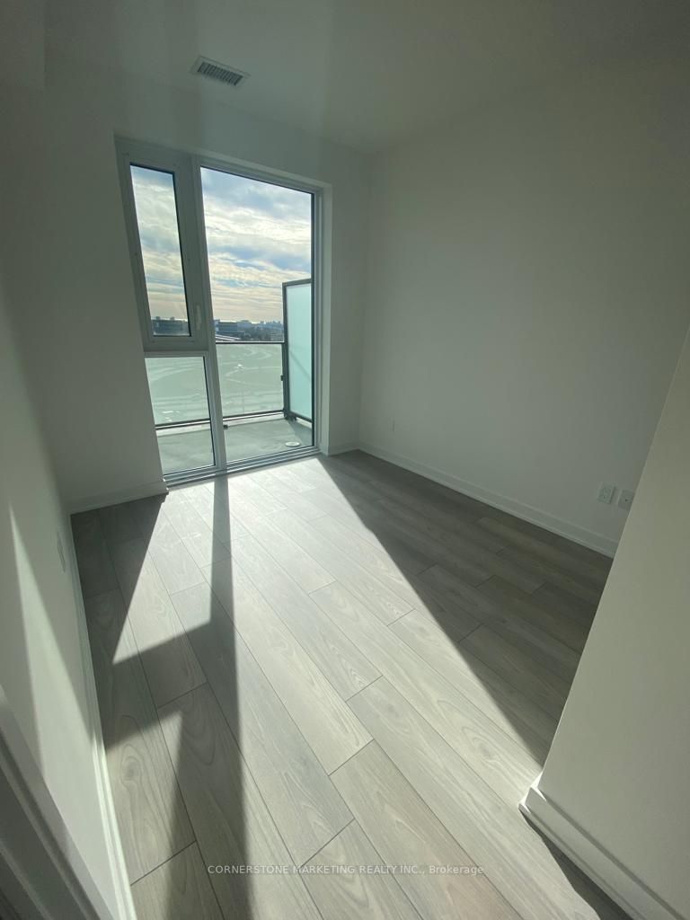 8 Tippett Rd, #1607
