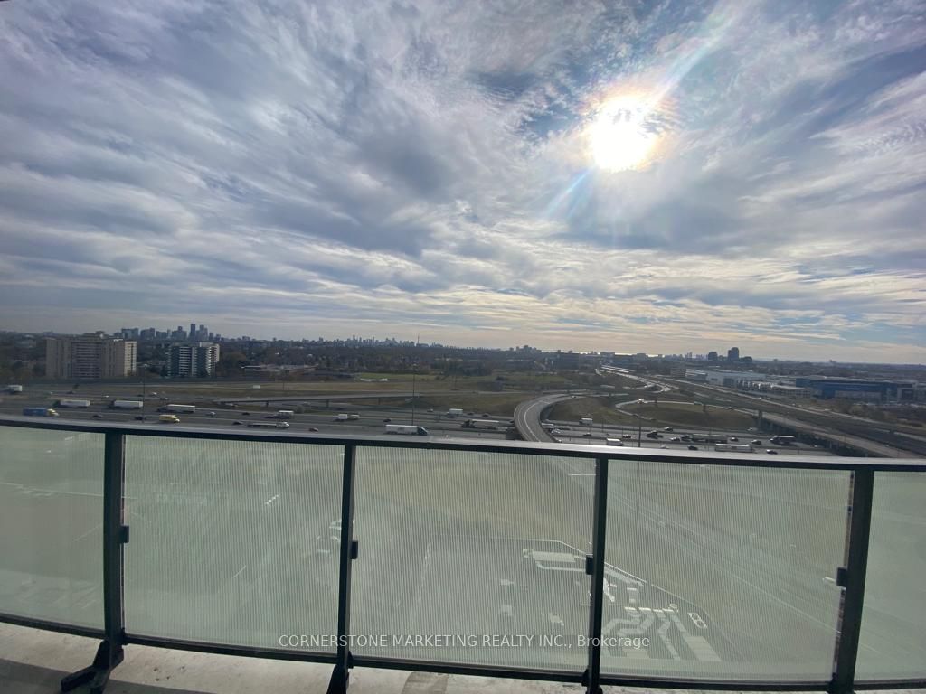 8 Tippett Rd, #1607