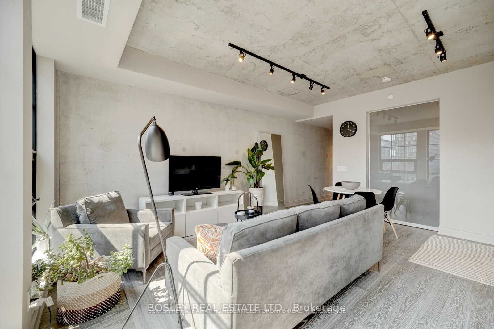 608 Richmond Street W #709