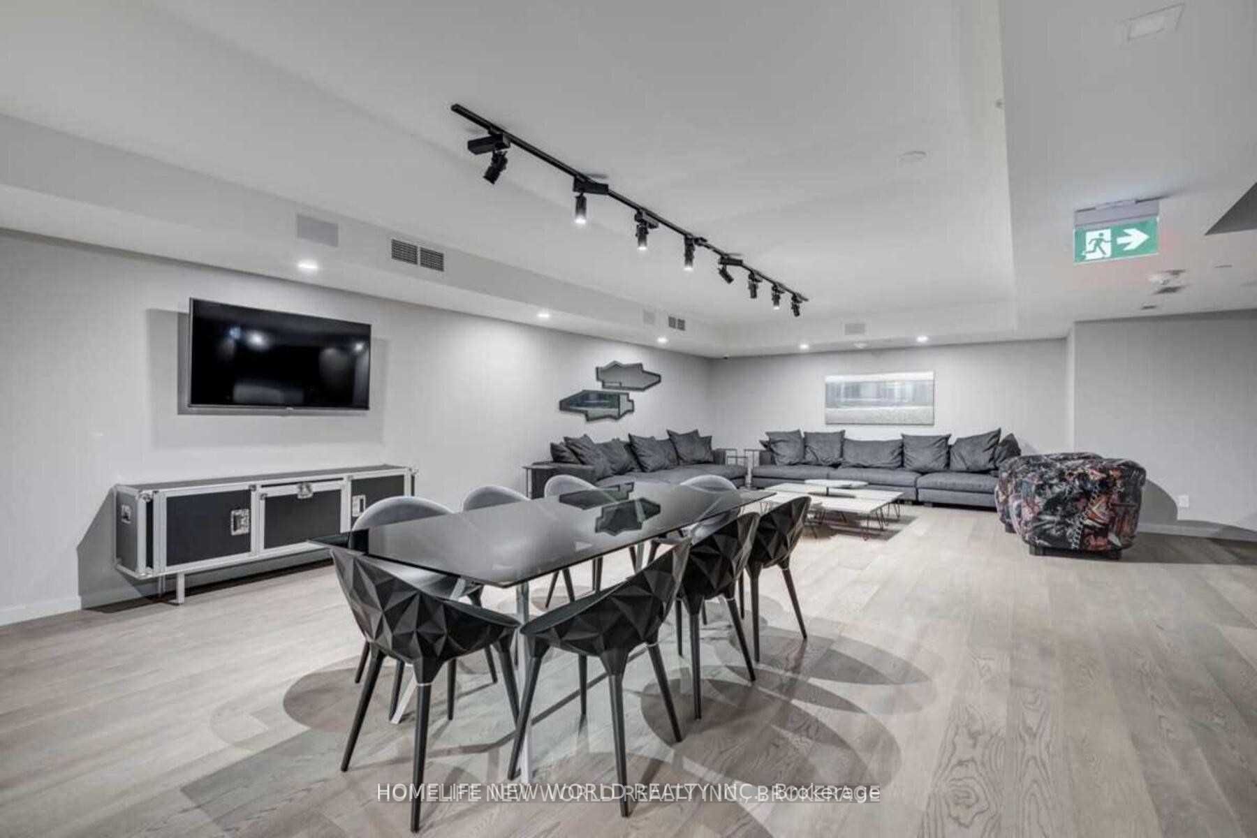 28 Wellesley St E, #1601