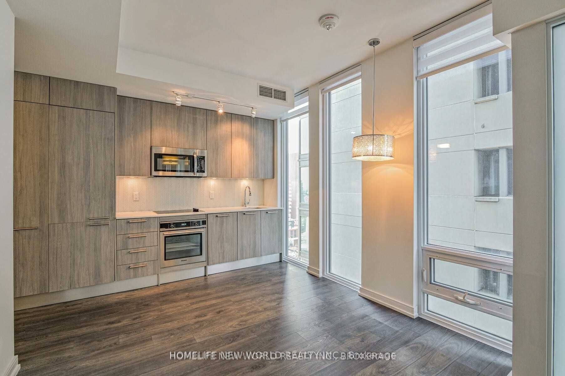 28 Wellesley St E, #1601