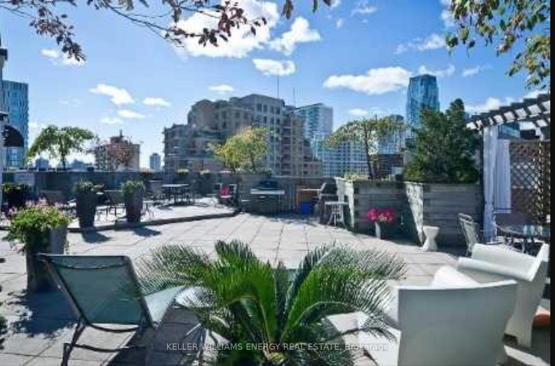 188 Eglinton Ave E, #712