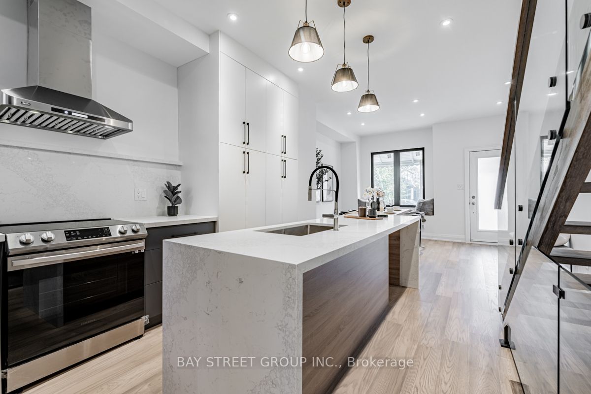 174 Manning Ave