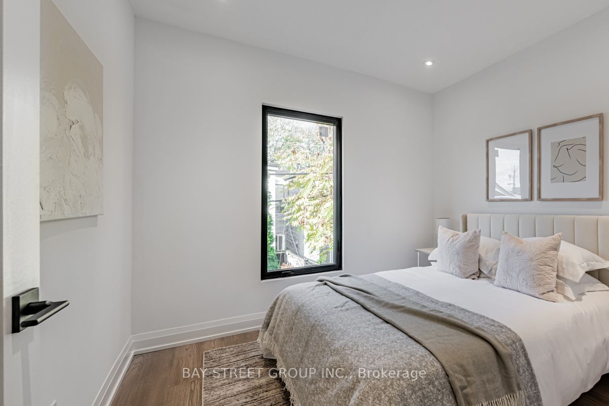 174 Manning Ave