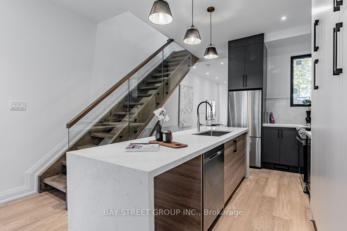 174 Manning Ave