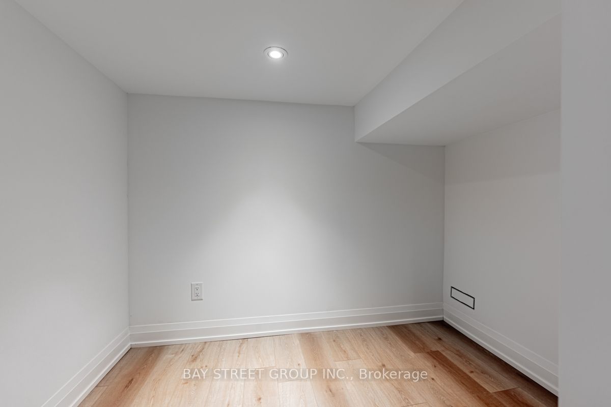 174 Manning Ave