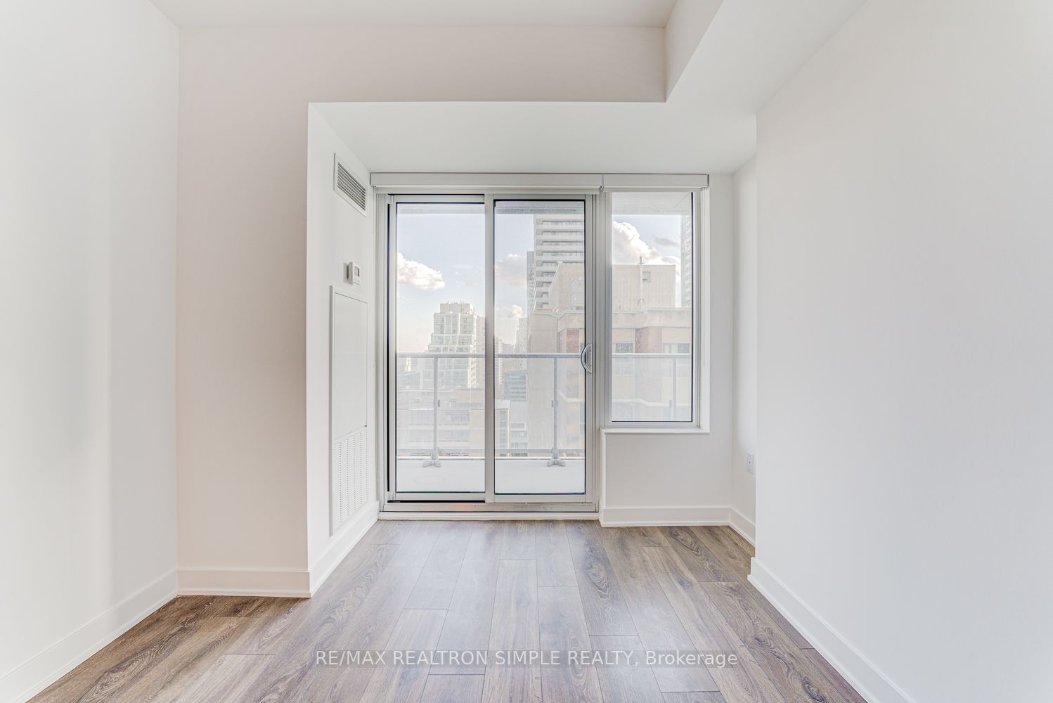 195 Redpath Ave, #1606