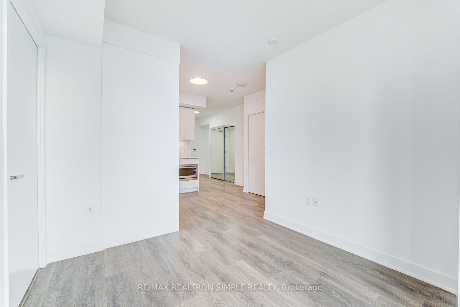 195 Redpath Ave, #1606