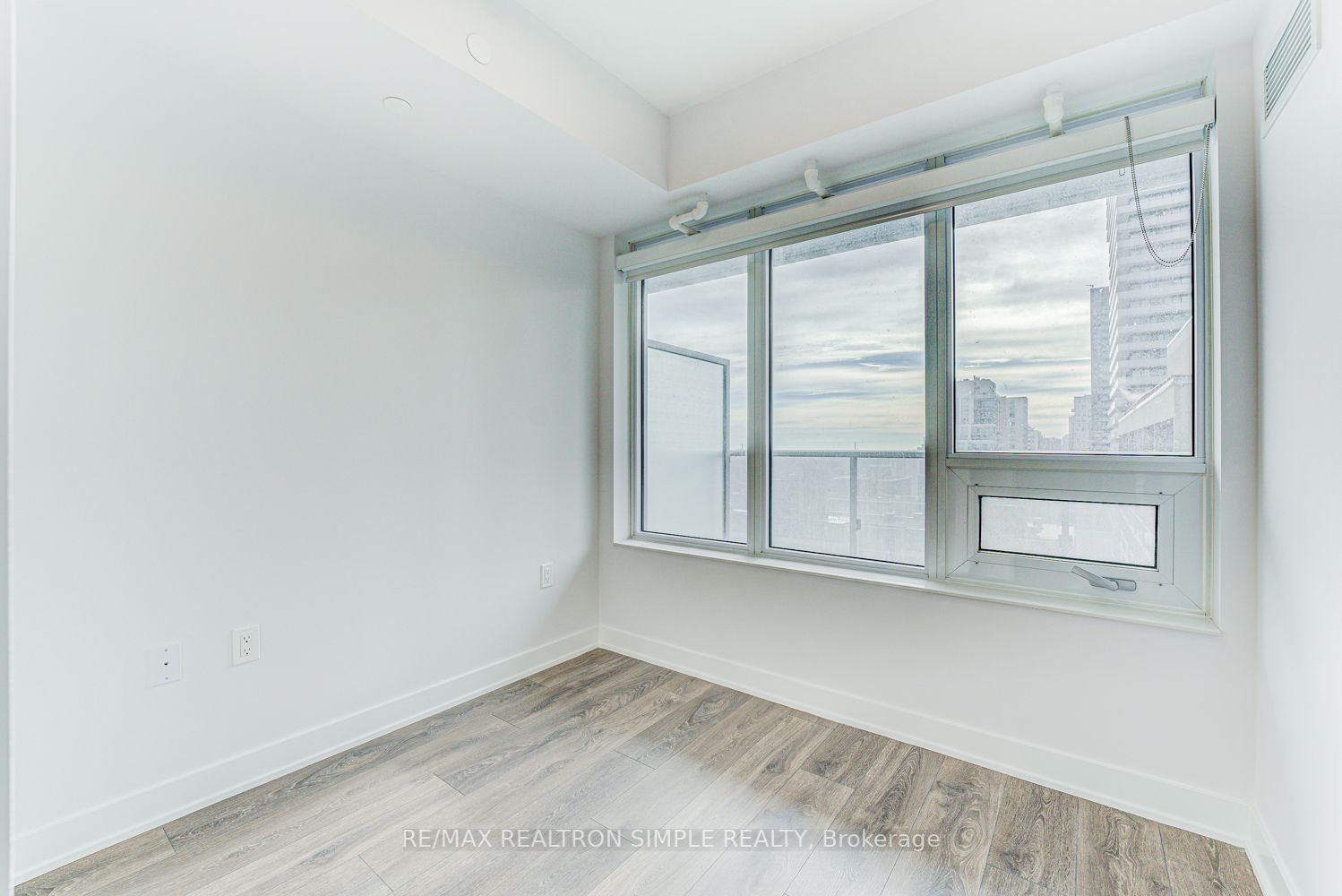 195 Redpath Ave, #1606