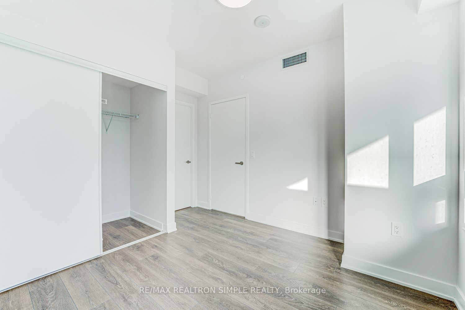 195 Redpath Ave, #1606