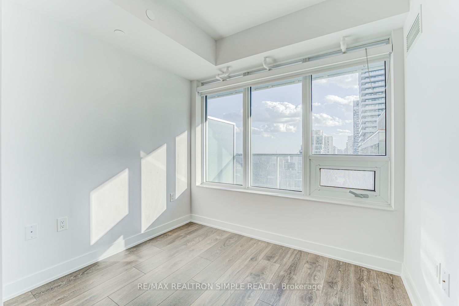 195 Redpath Ave, #1606