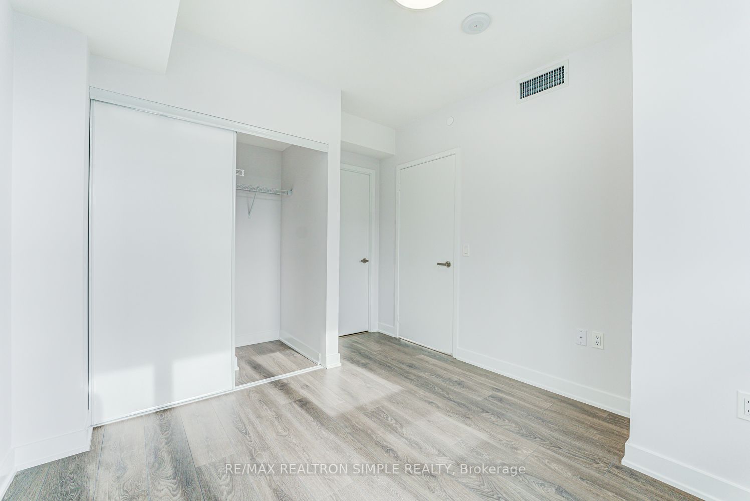 195 Redpath Ave, #1606