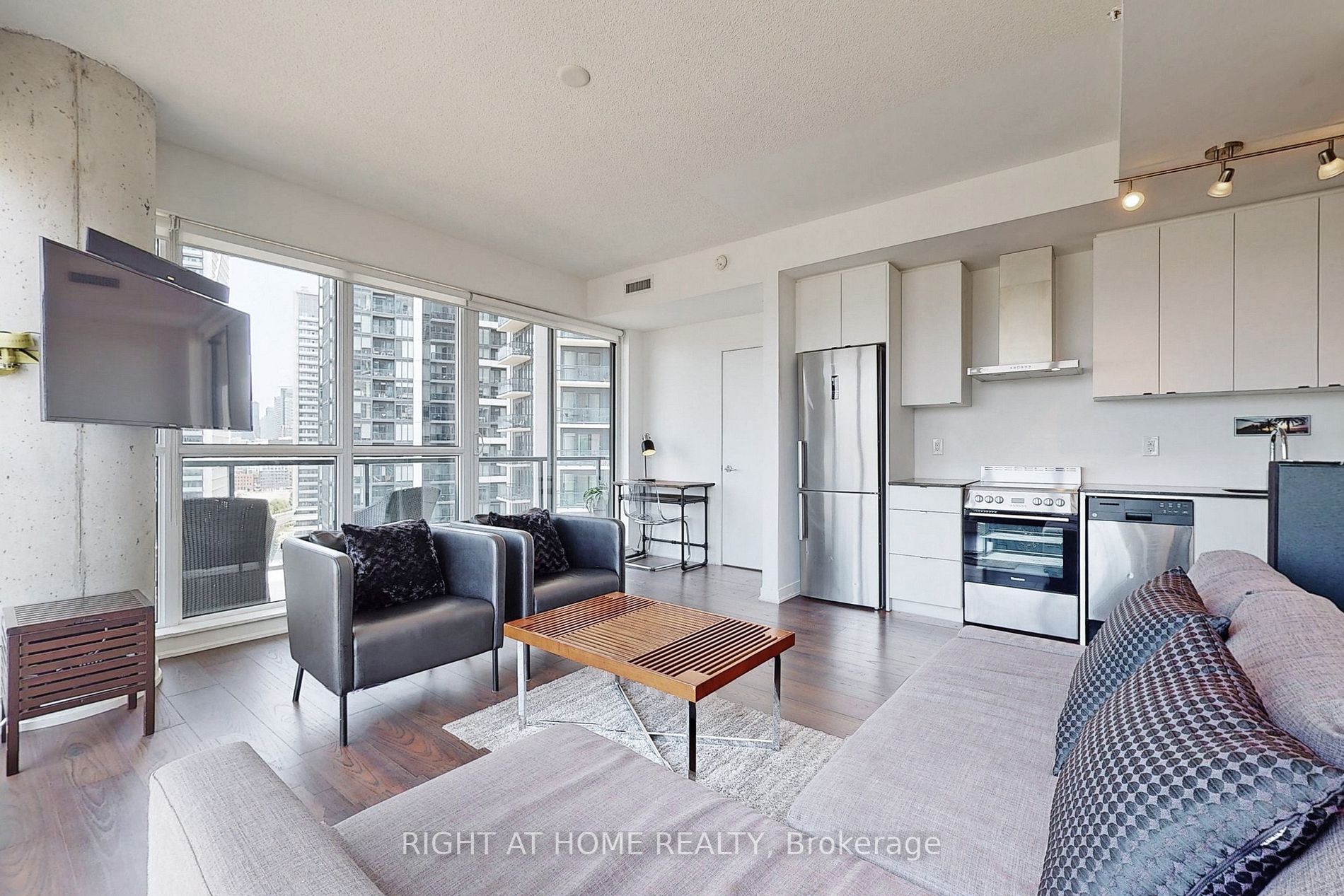 51 East Liberty St, #1304