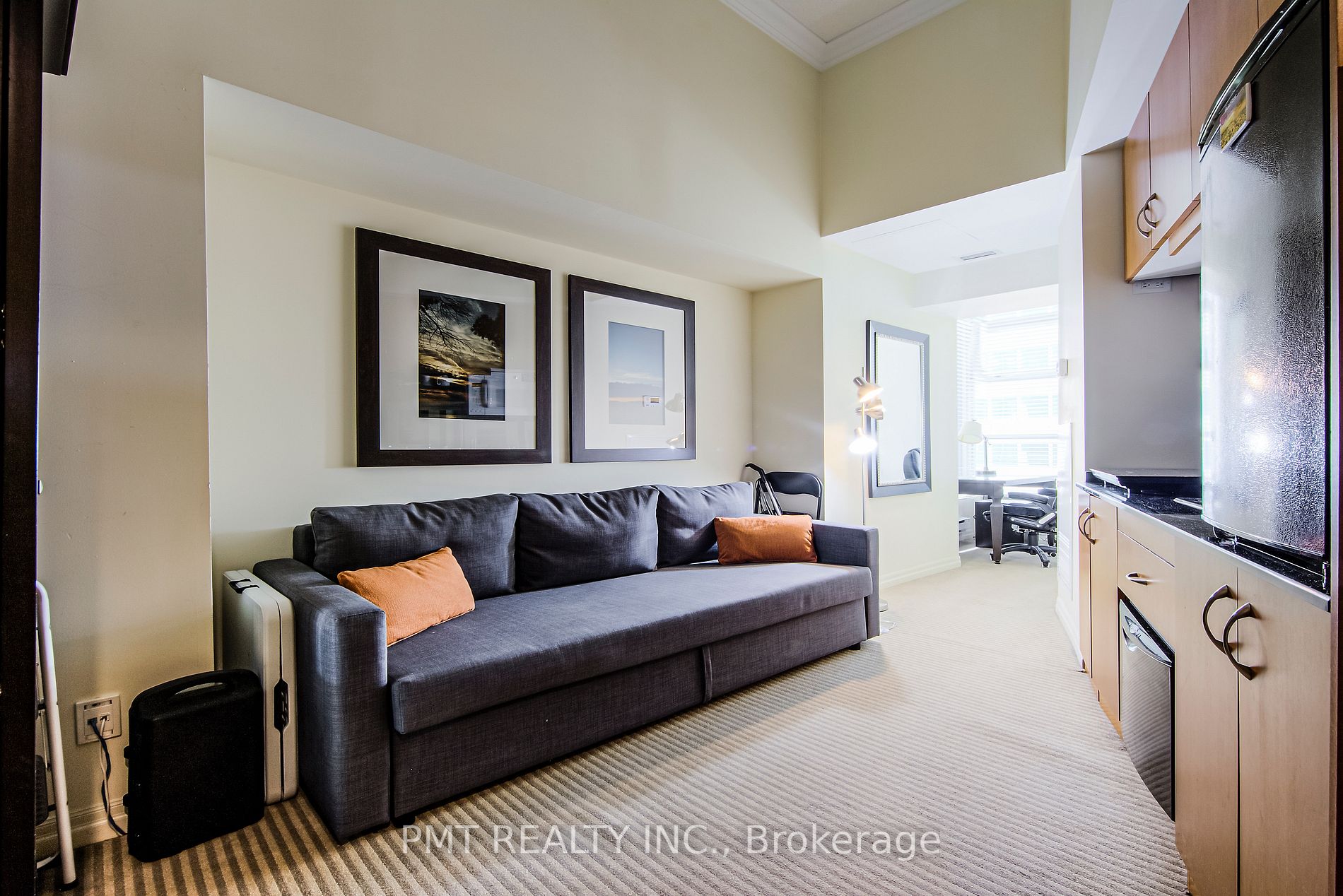 1 King St W, #701