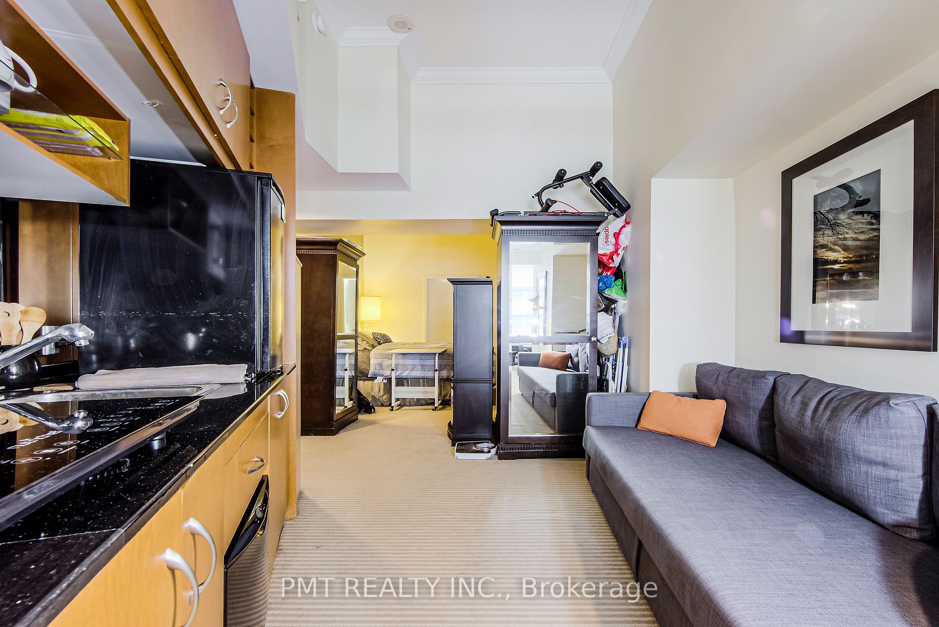 1 King St W, #701