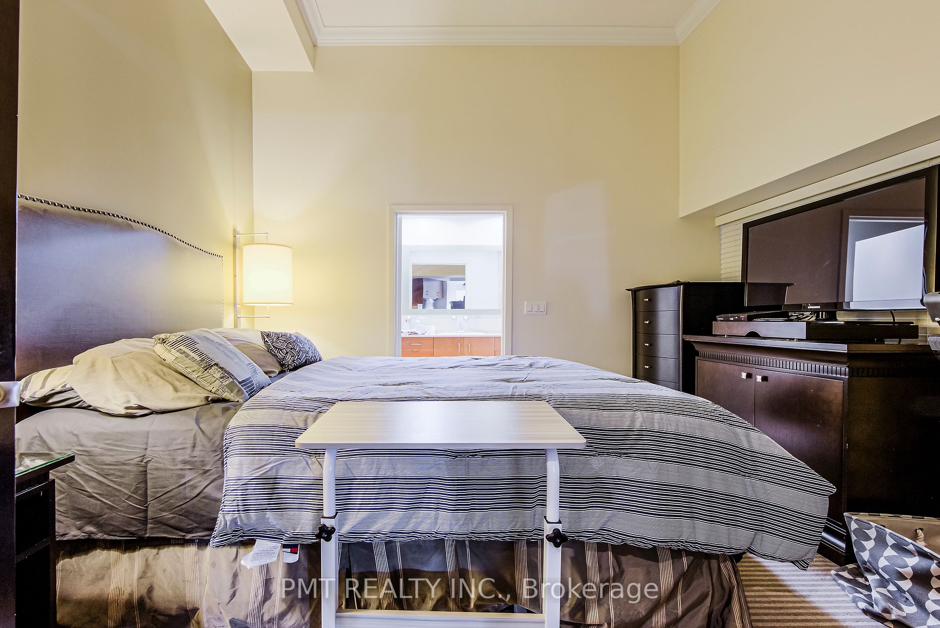 1 King St W, #701