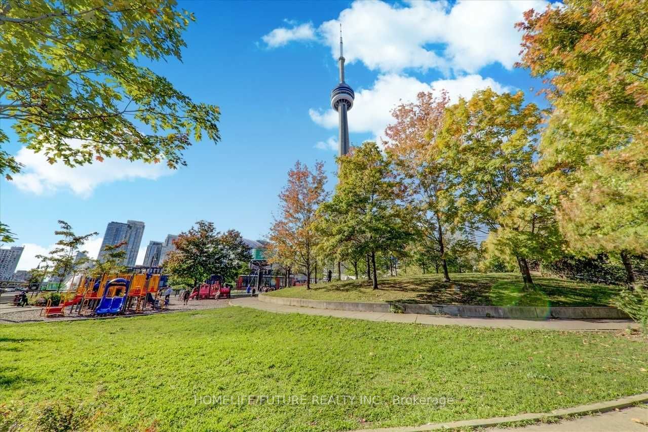 25 Lower Simcoe St, #618