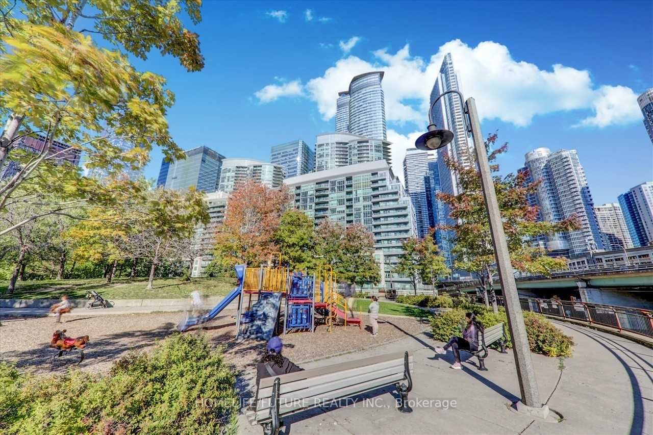 25 Lower Simcoe St, #618
