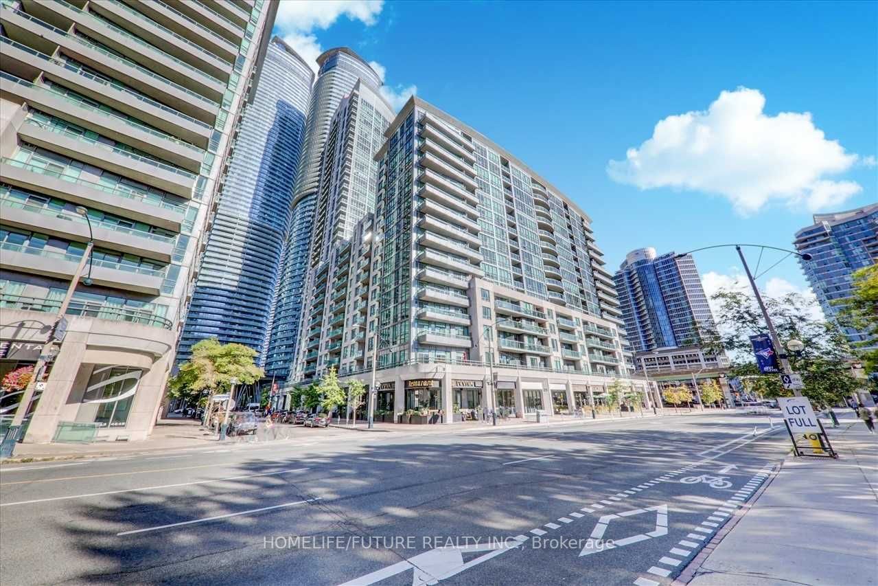 25 Lower Simcoe St, #618
