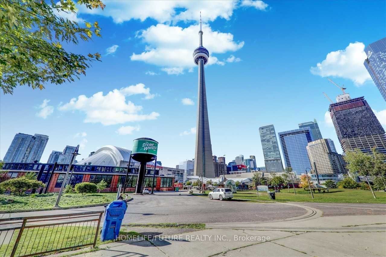 25 Lower Simcoe St, #618