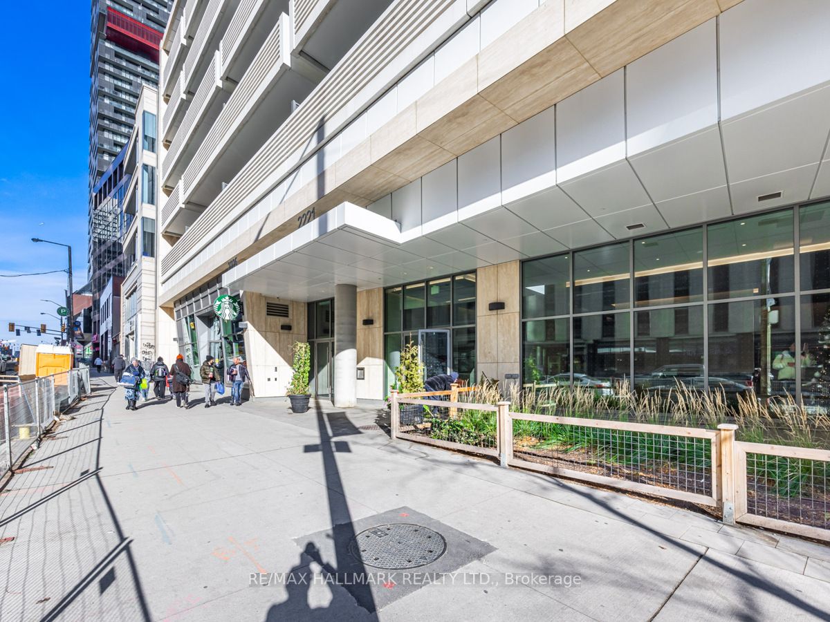 2221 Yonge St, #1909