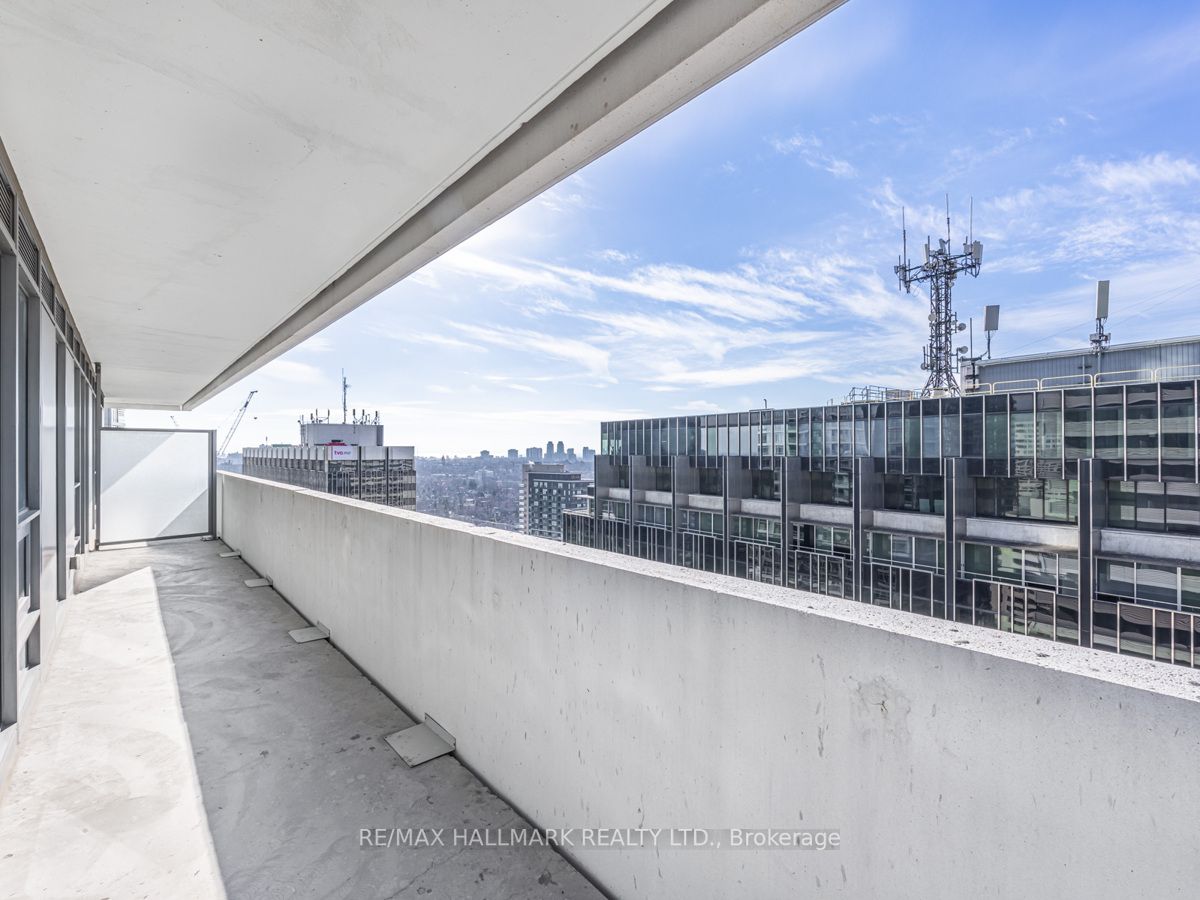2221 Yonge St, #1909