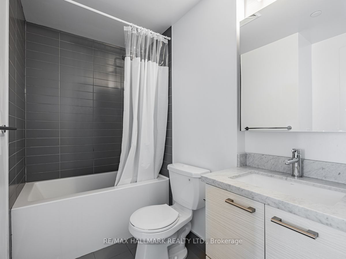 2221 Yonge St, #1909