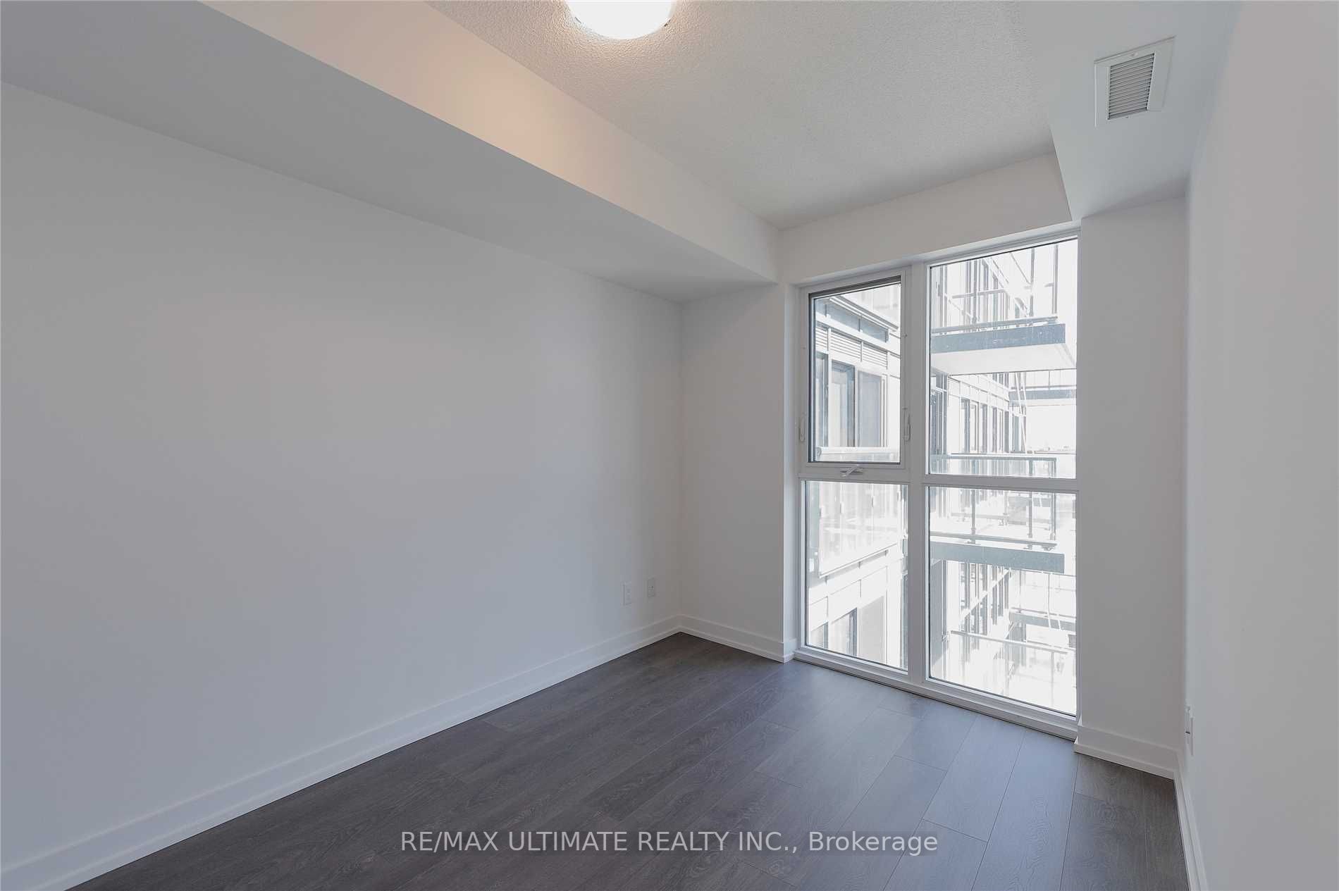 125 Redpath Ave, #815