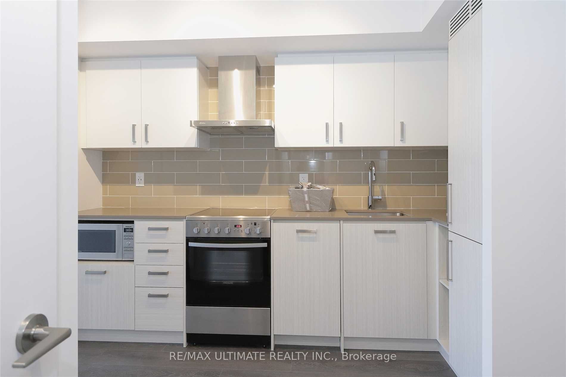 125 Redpath Ave, #815