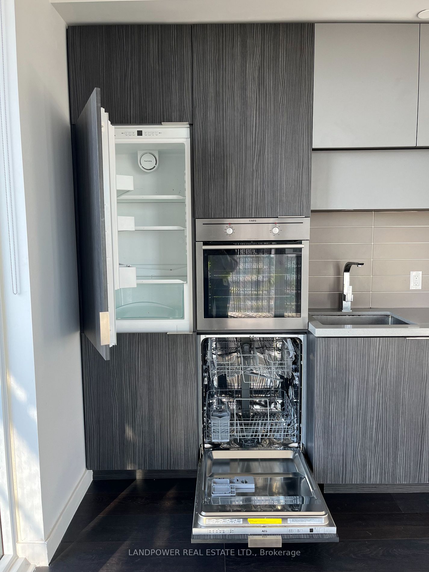 8 Eglinton Ave E, #1302