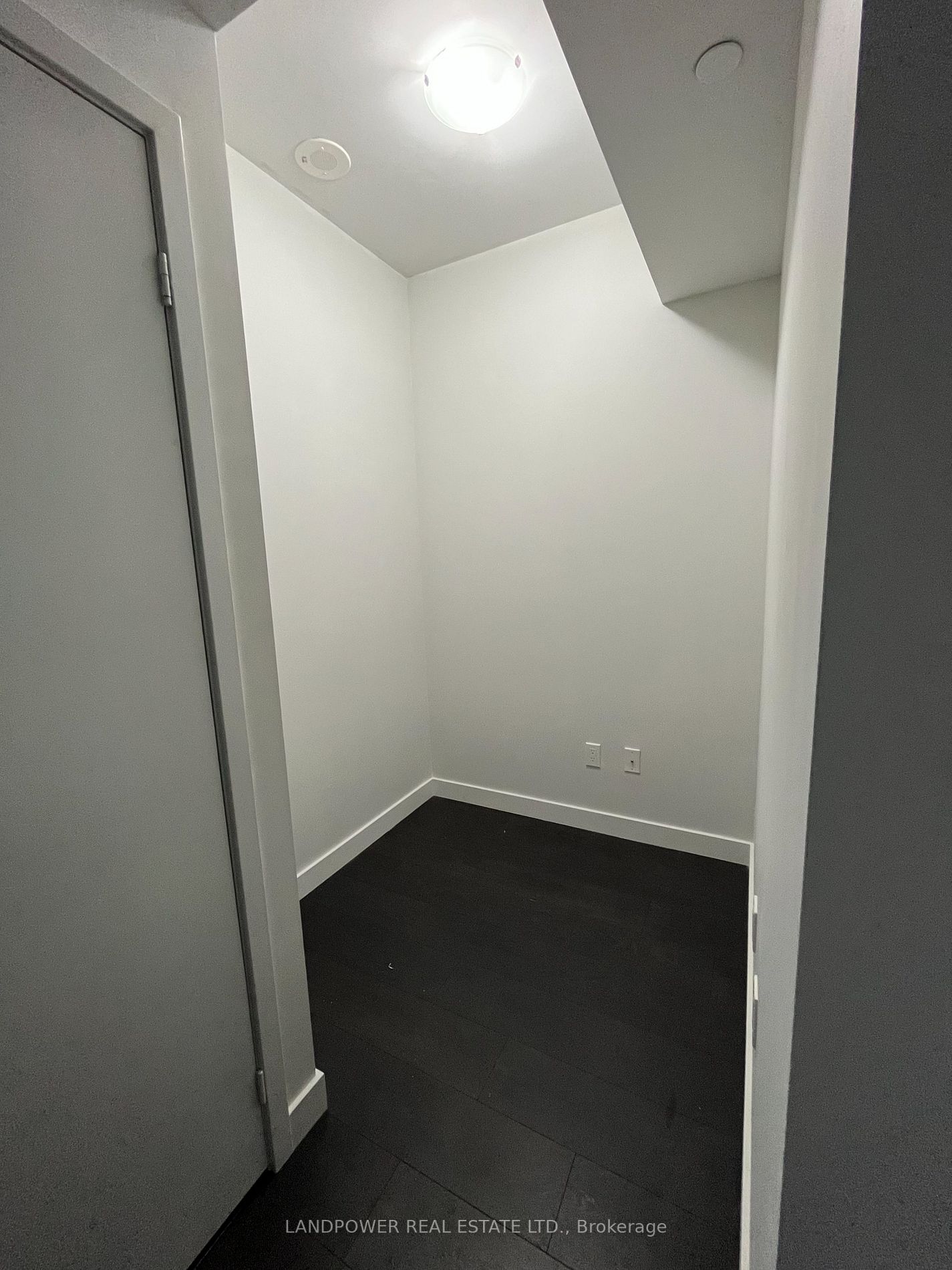 8 Eglinton Ave E, #1302