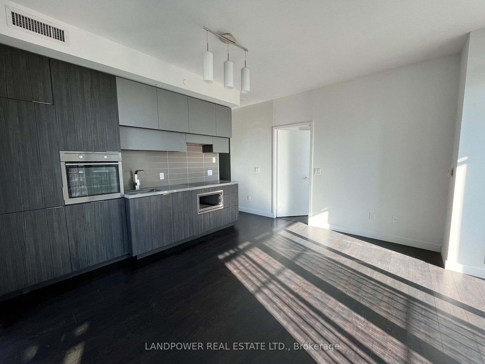 8 Eglinton Ave E, #1302
