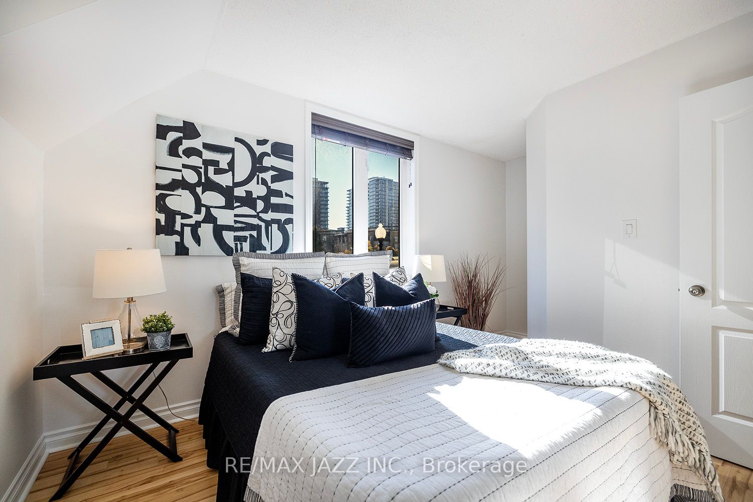 12 Douro St, #Th426