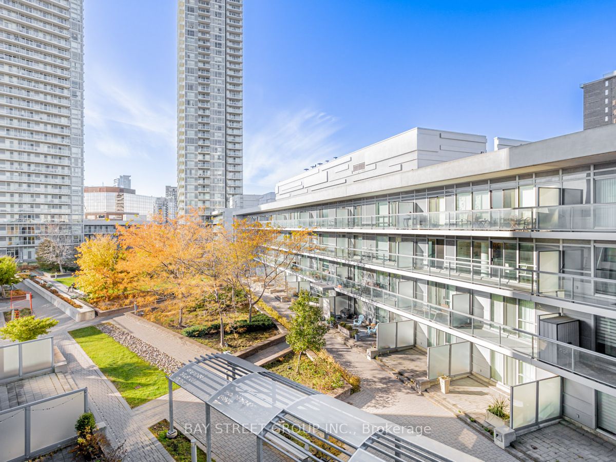 30 Herons Hill Way, #303