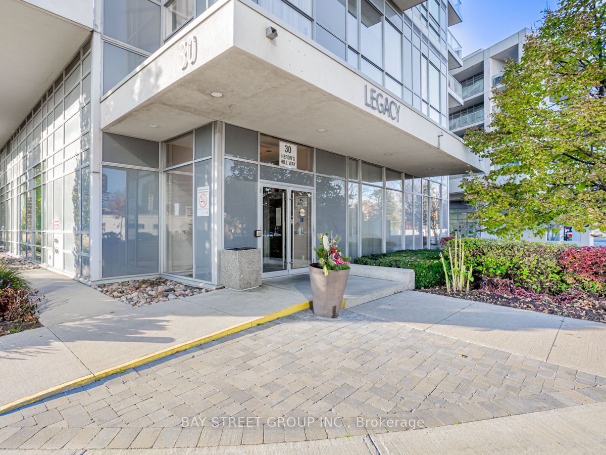 30 Herons Hill Way, #303