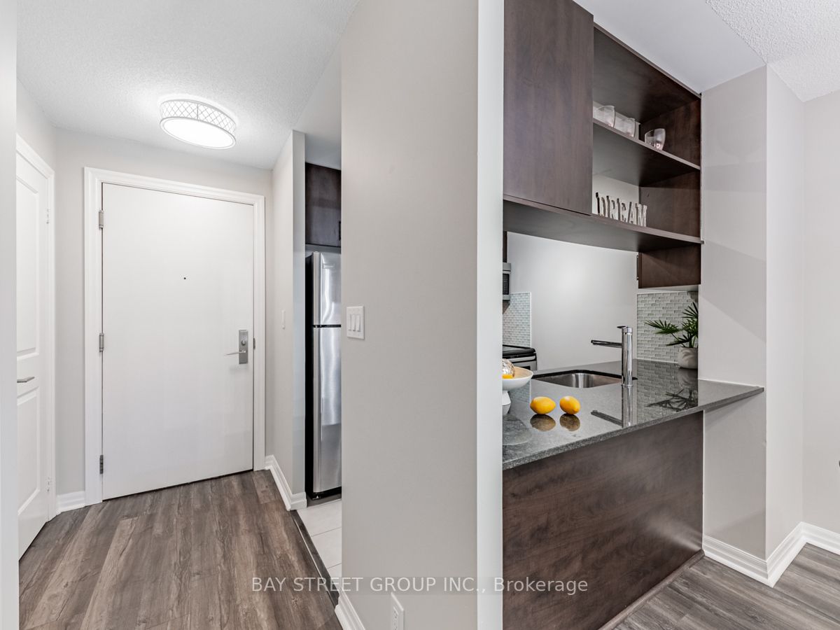 30 Herons Hill Way, #303