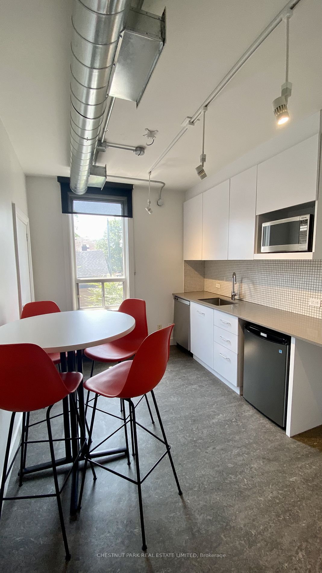 797 Queen St W