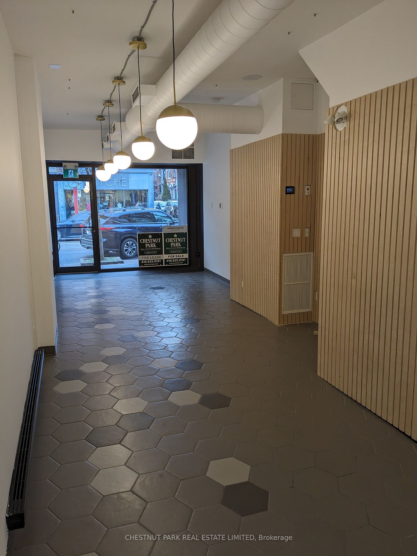 797 Queen St W