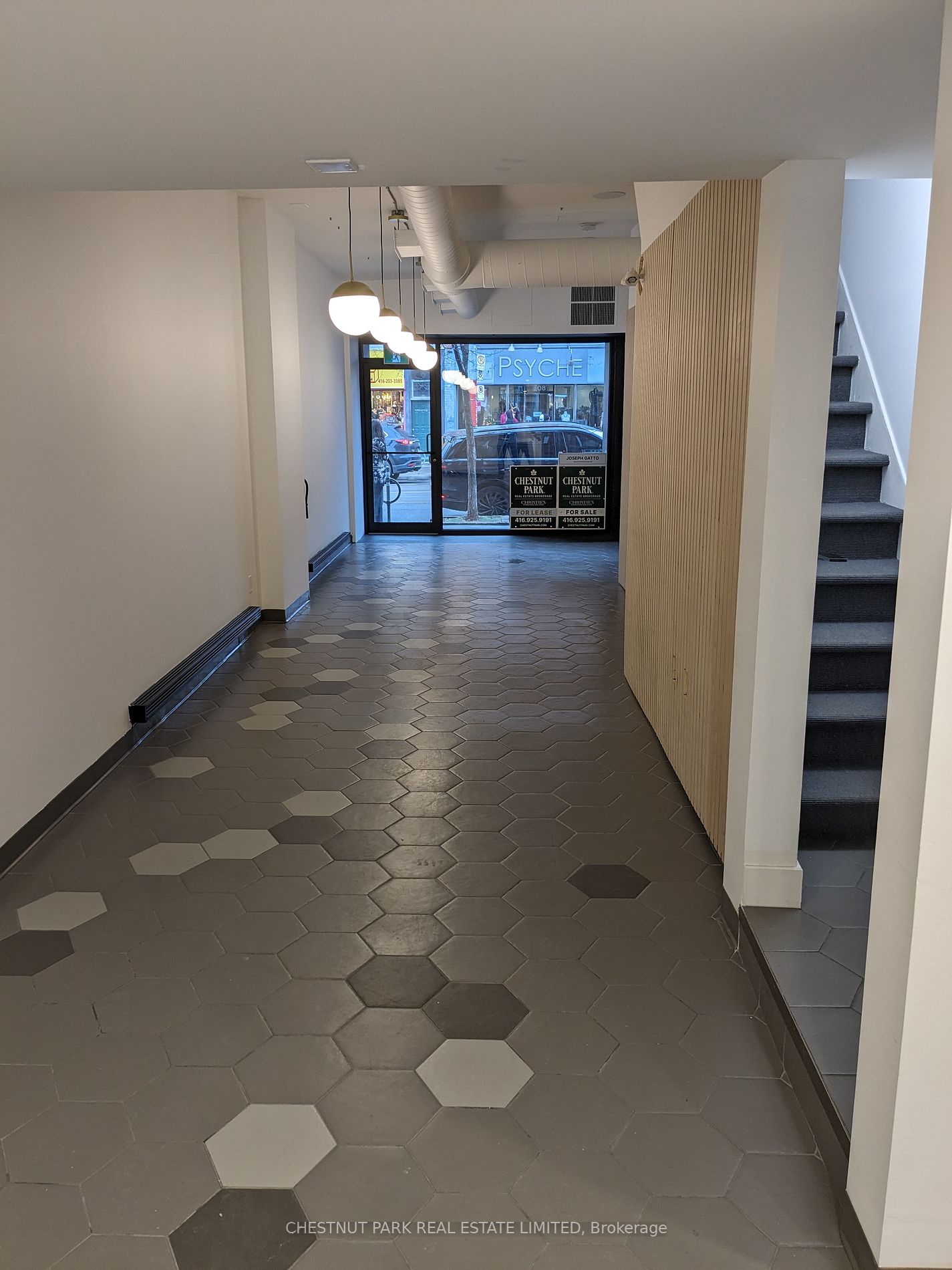 797 Queen St W