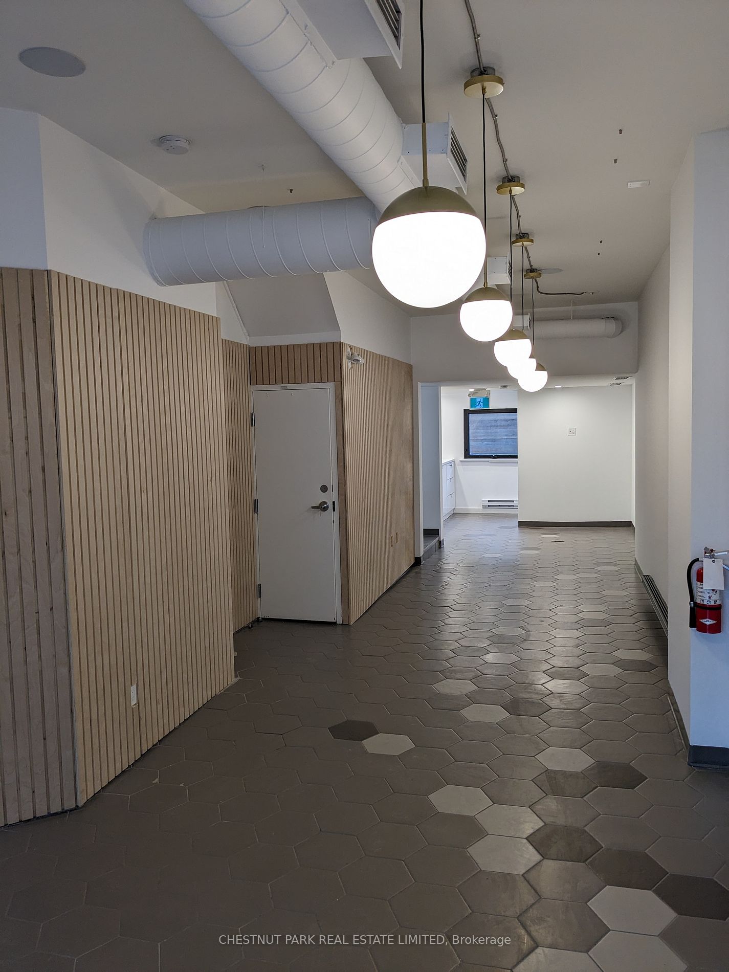 797 Queen St W