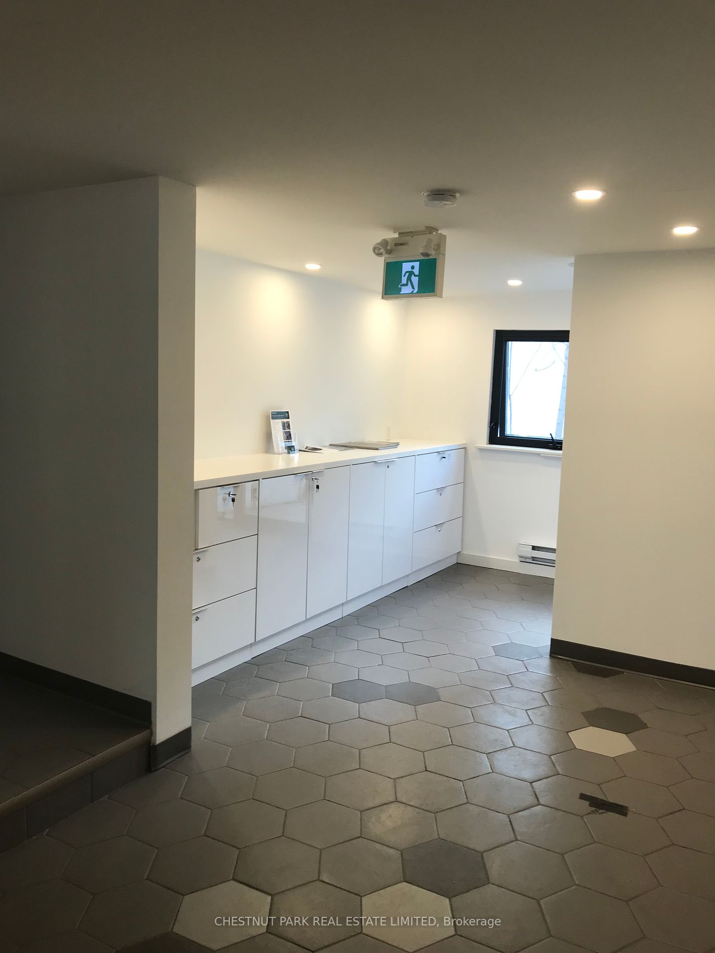 797 Queen St W