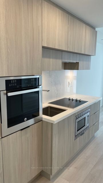 39 Roehampton Ave, #3502