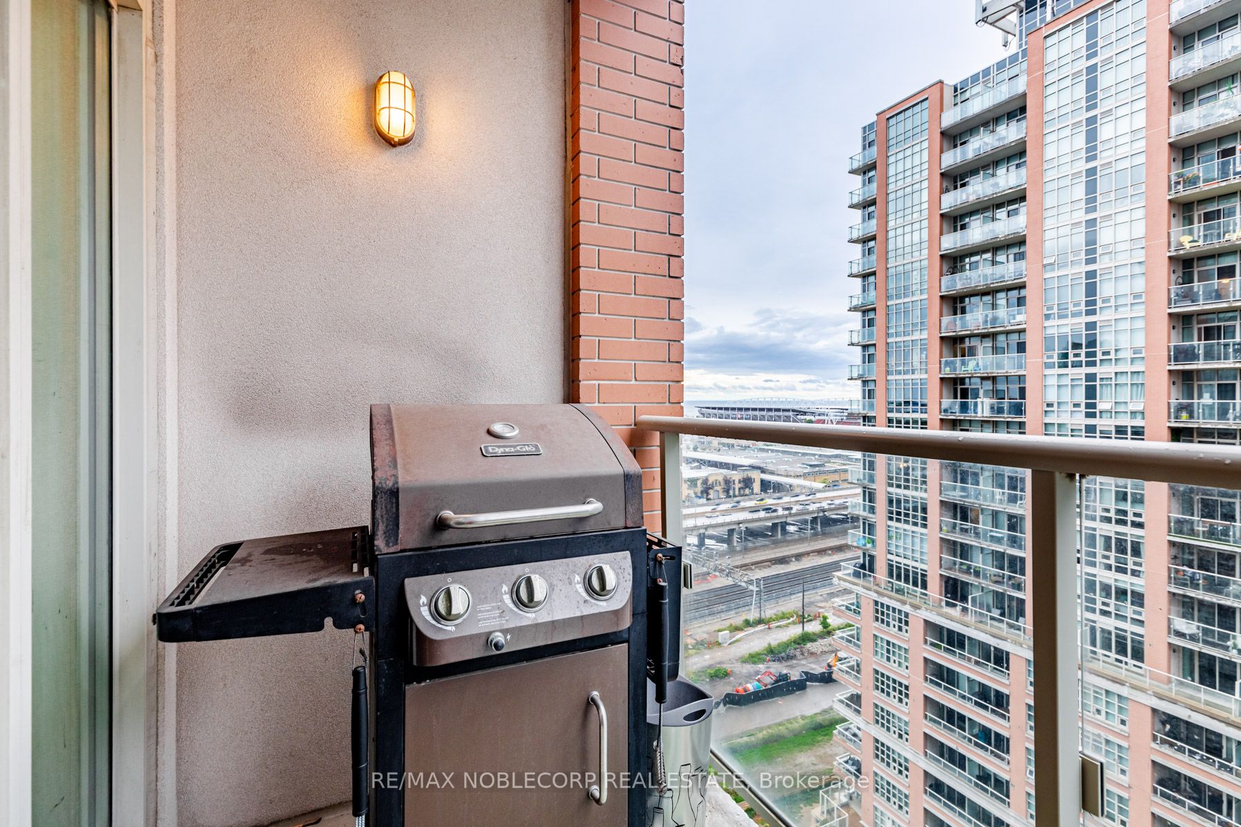 75 East Liberty St, #1609