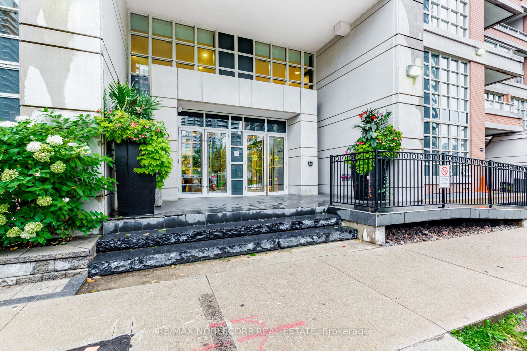 75 East Liberty St, #1609