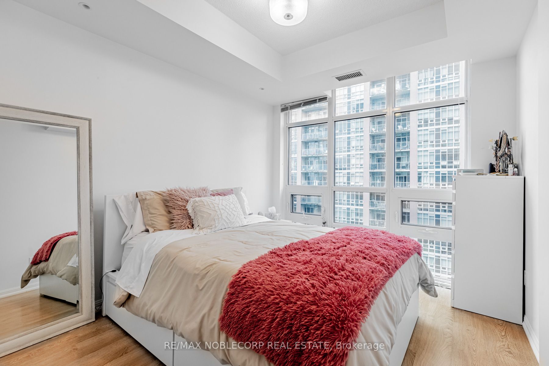 75 East Liberty St, #1609