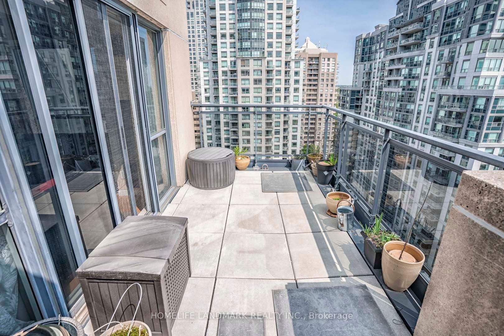 18 Hollywood Ave, #Ph101
