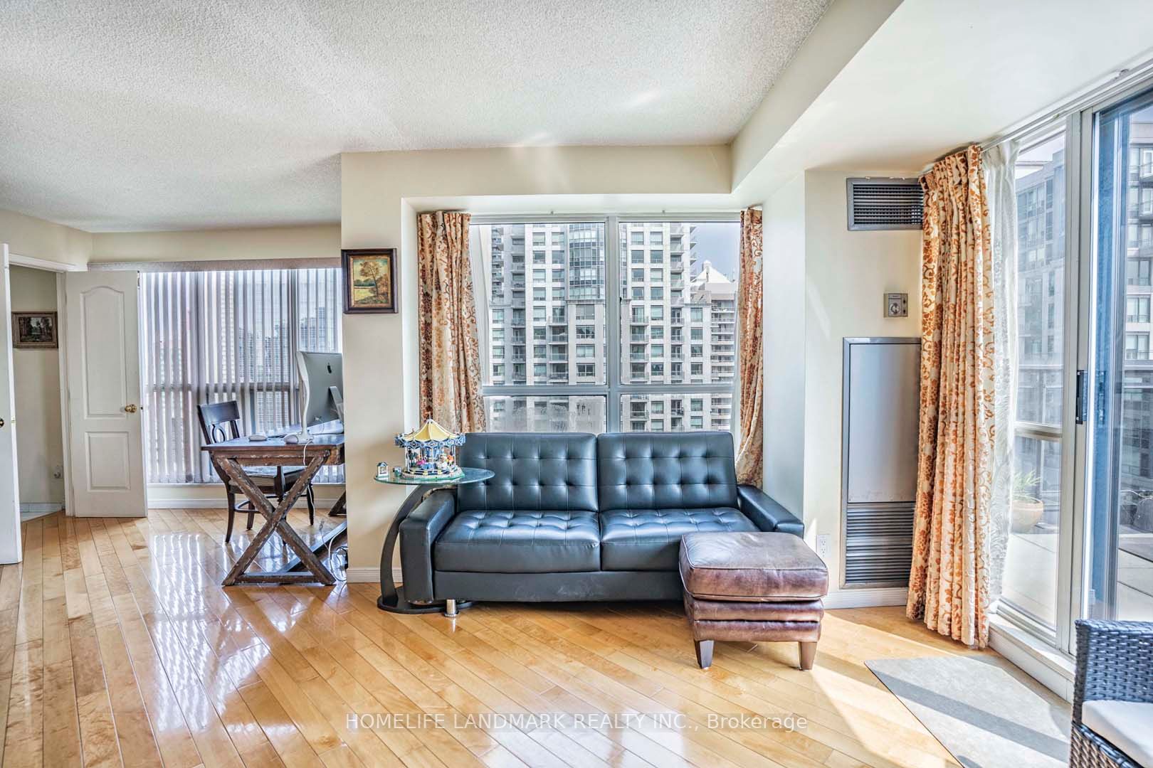 18 Hollywood Ave, #Ph101
