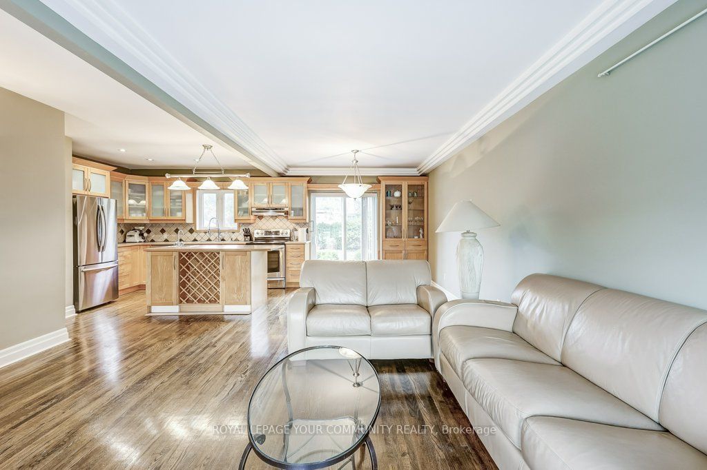 374 Horsham Ave